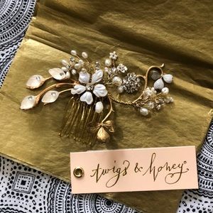 Twigs & honey winter garden hair comb